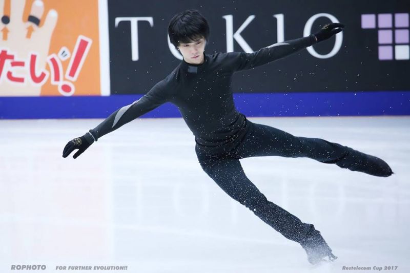 Yuzuru Hanyu trượt băng